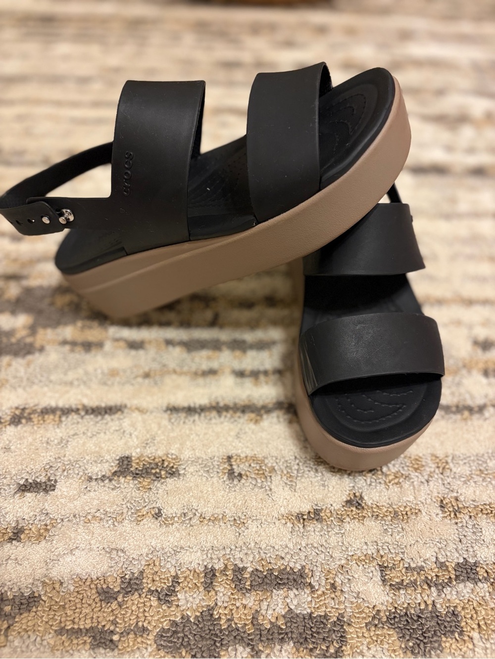Crocs | Brooklyn Low Wedge Sandal in black. size 6